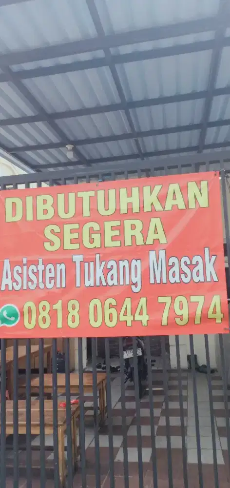 Asisten masak , bantu bantu koki masak