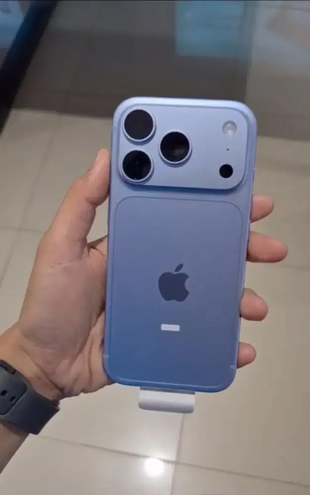 Iphone 18 Pro glacier