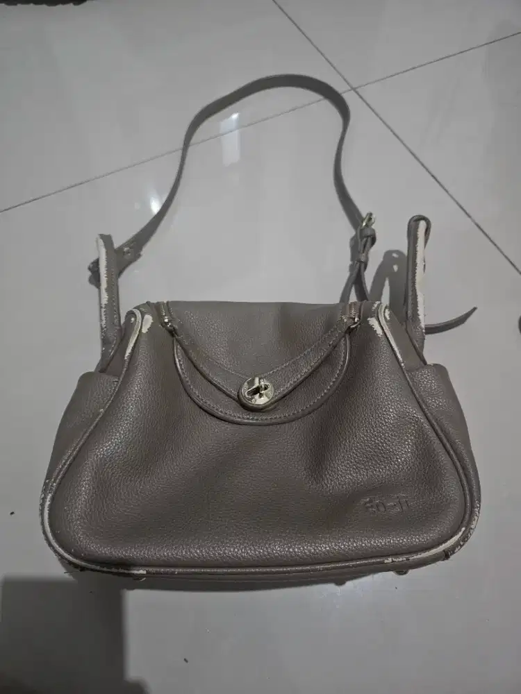 Sling Bag En-ji Warna Taupe