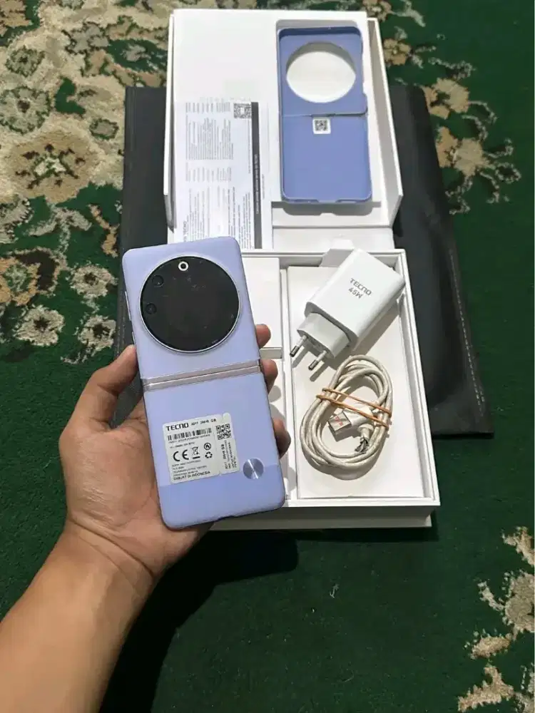 Tecno phantom v flip