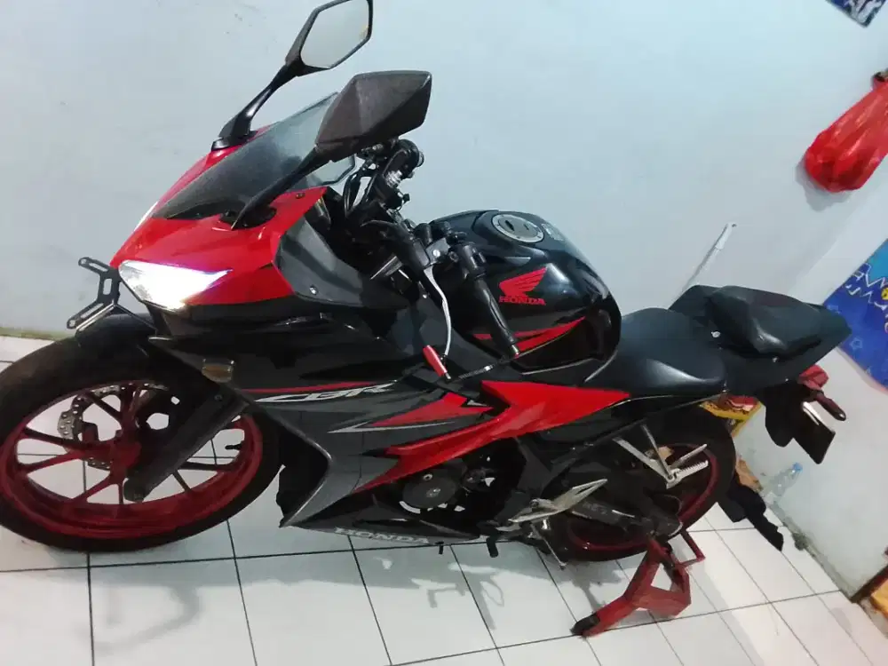 Jual cepat cbr 150 thn 2019 .mesin ok.oli baru ganti .siap jalan jauh