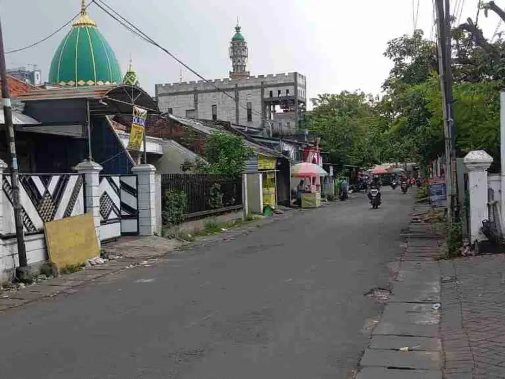 Raya Kedung Baruk Rungkut Surabaya Timur dijual Rumah 1.5 Lantai Cocok Buat Usaha