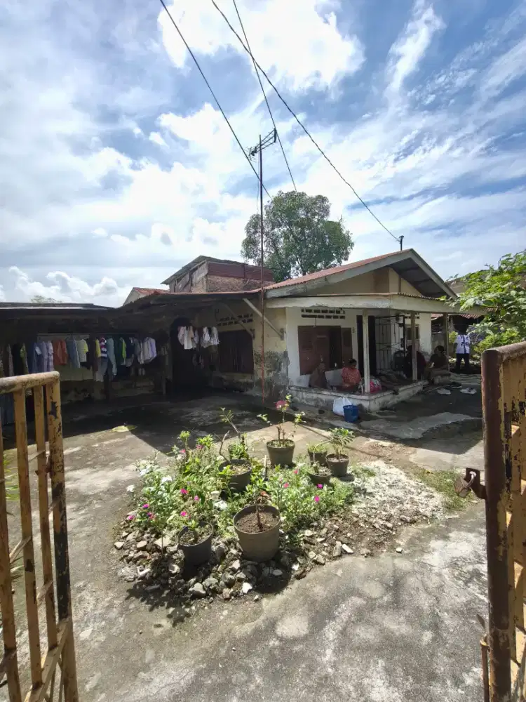 Rumah Amplas Jl. Pengilar IV
