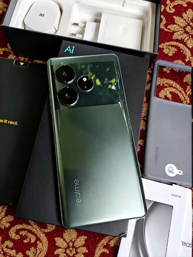 Realme GT 6 (12/256. Snap 8s Gen3) Nominus & Fullset