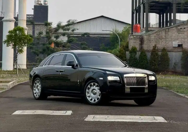 Rolls Royce 
Ghost 6.6 V12 
EWB (Extended Wheel Base)