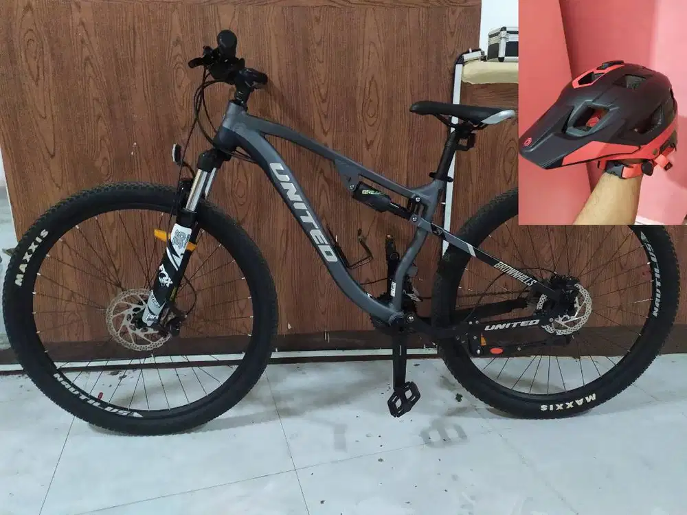 MTB 29 UNITED BROWNHILLS T1 X Helm Polygon Ramp