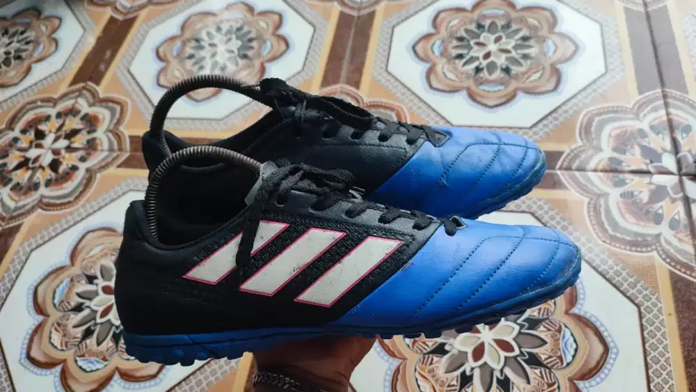 Sepatu miniso second