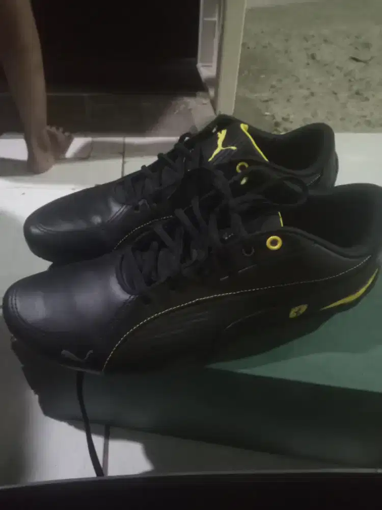 Sepatu puma Ferrari