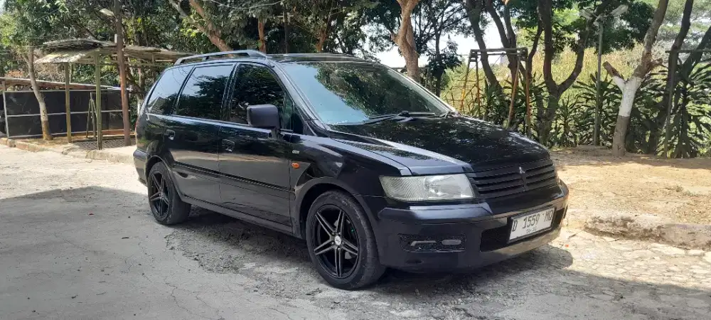 Mitsubishi Chariot Grandis 2000 Bensin