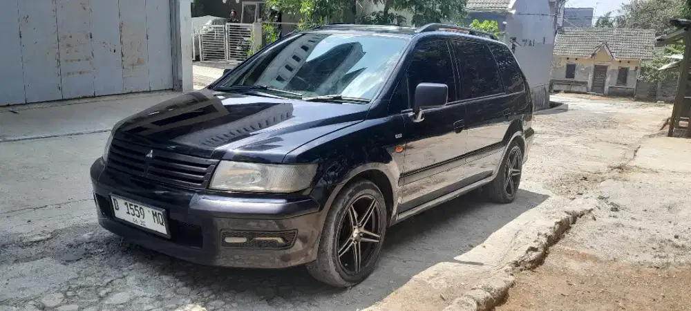 Mitsubishi Chariot Grandis 2000 Bensin