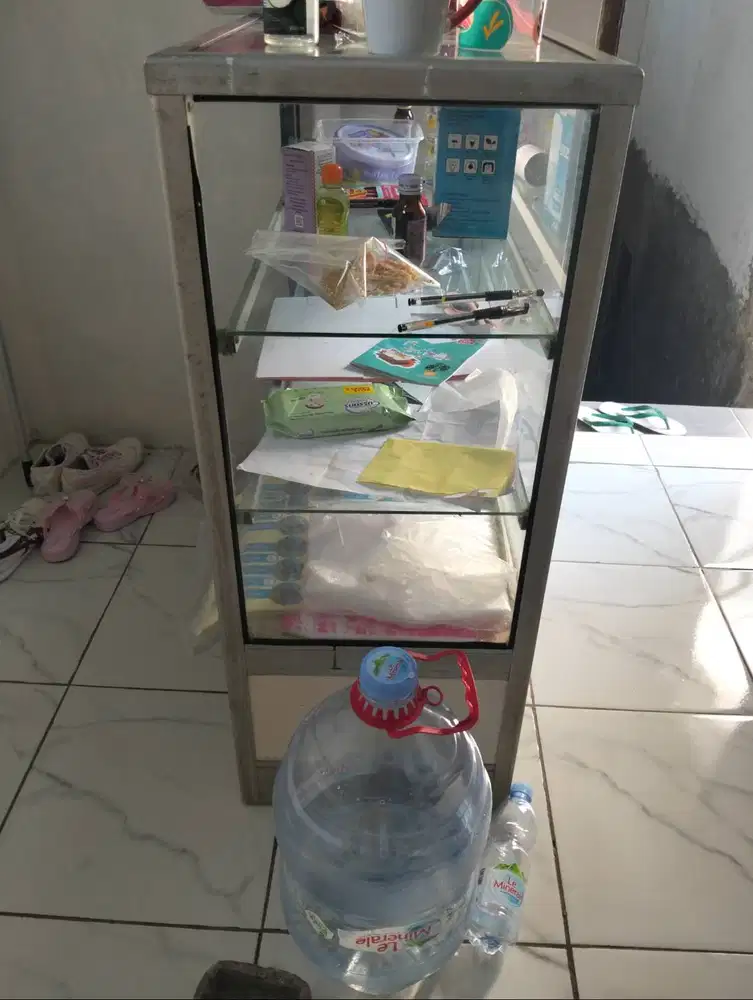 Etalase bekas, masih bagus