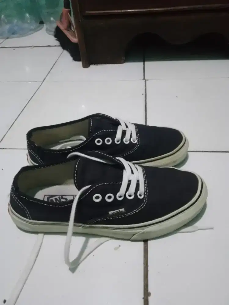 Sepatu vans authentic