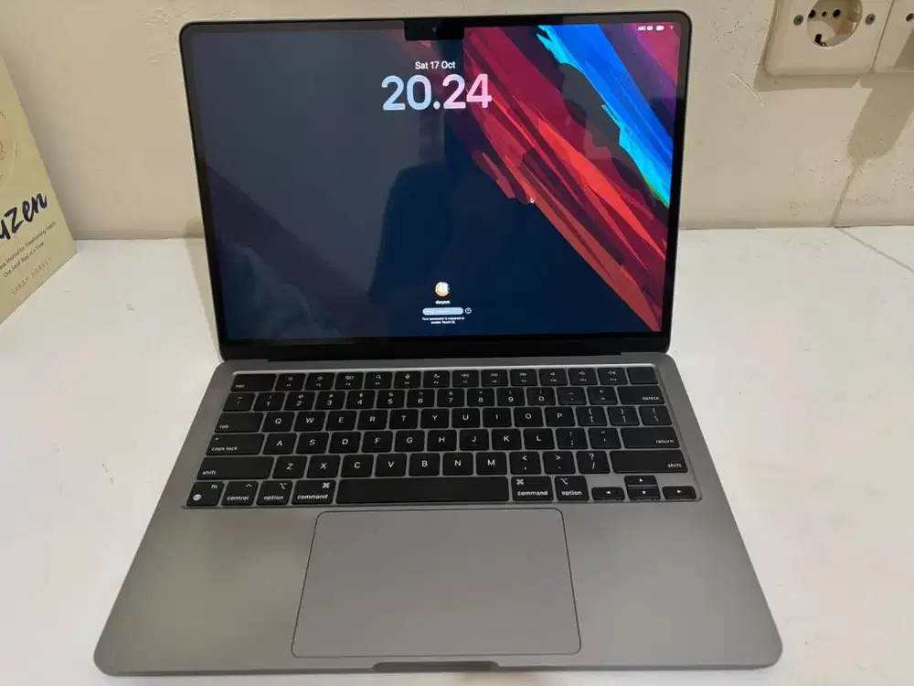 Macbook M2 Air Space Gray 16GB / 256GB