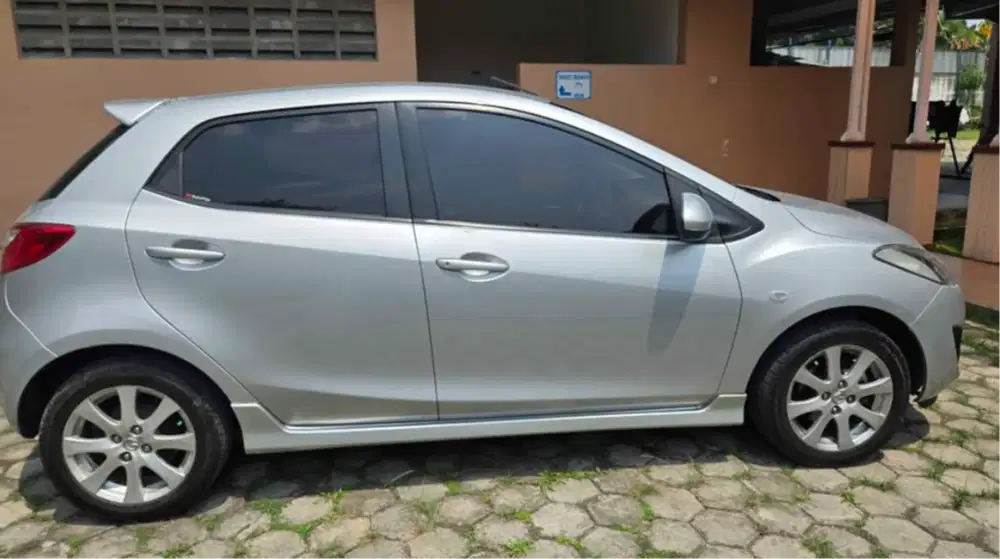 WTS / WTT Mazda 2 2012 Low KM Surat lengkap pajak Hidup