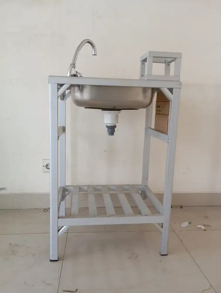 Wastafel cuci piring portable