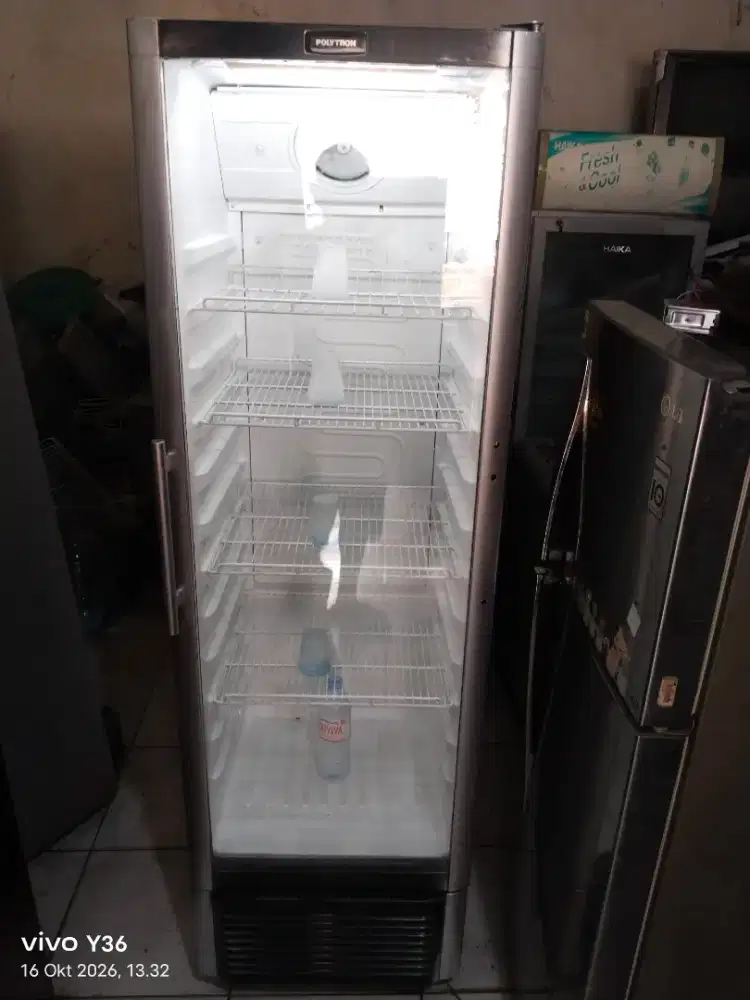 Di jual cepat showcase politron bjumbo ori
