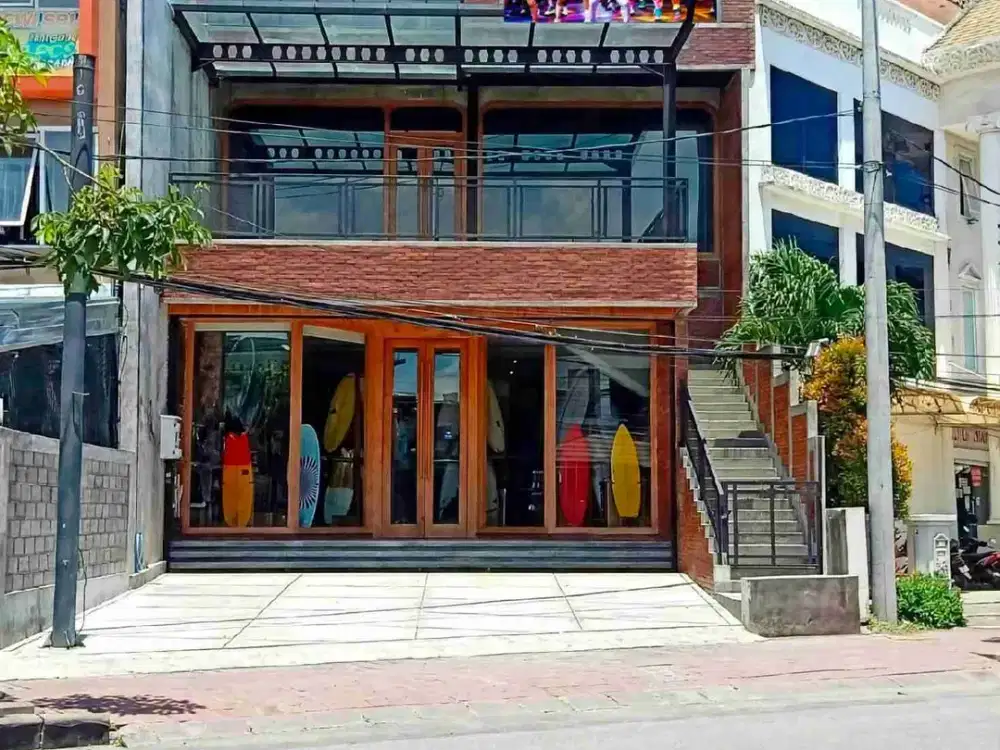 jual gedung 4 lantai ada lift , video tron di jln utama Dewi Sri Kuta Bali