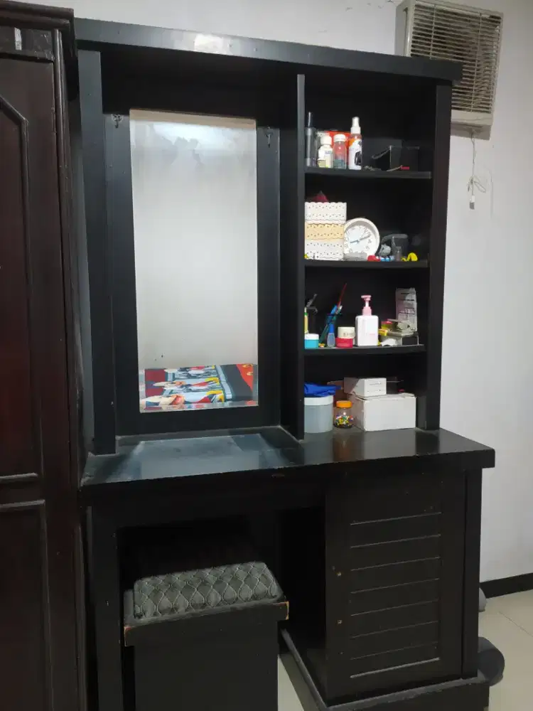 Meja rias kayu minimalis