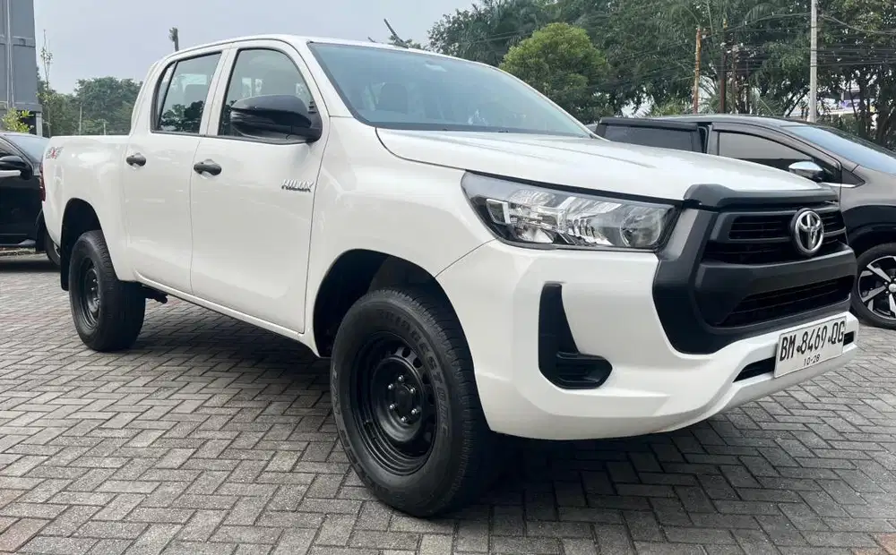 Hilux E DC 4x4 MT 2023