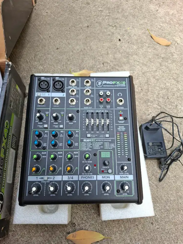 Mixer mackie pro fx4 v2
