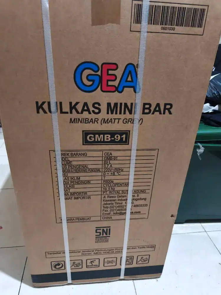 kulkas mini bar  GEA GMB-91