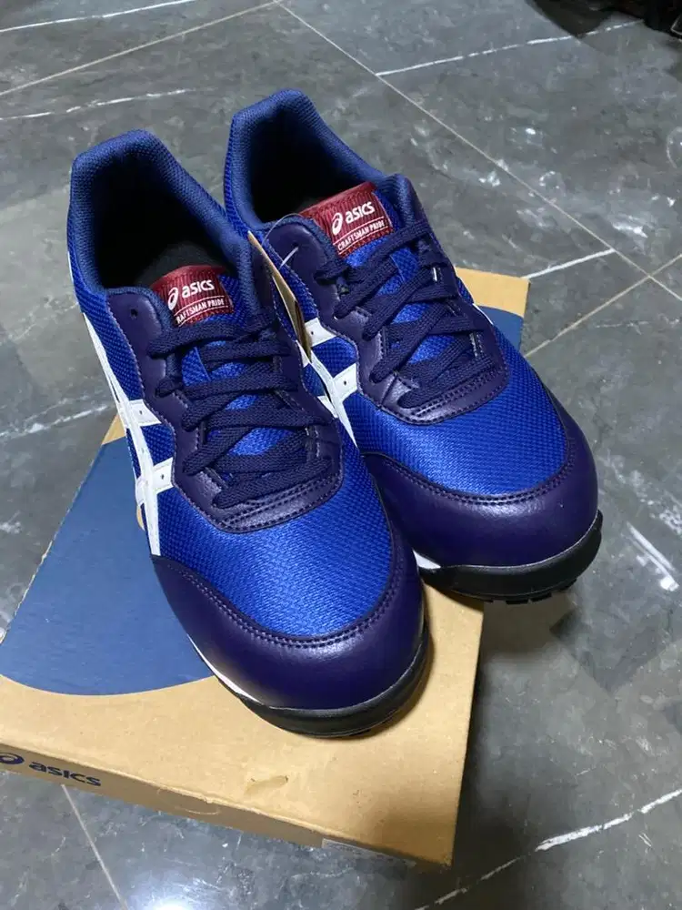 Sepatu safety merk asics