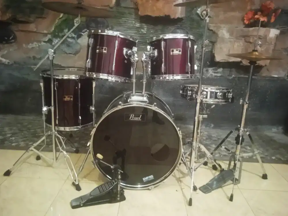 Drum Pearl Export series merah hati, plus simbal