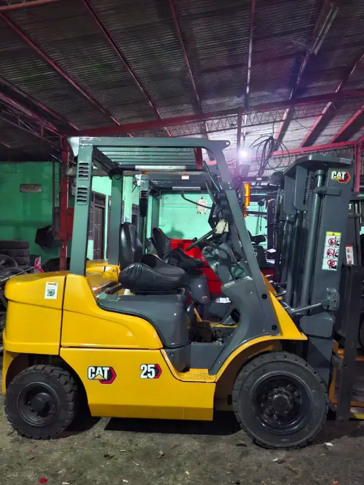 Forklift Caterpillar 2,5 Ton,Tiang 3 Meter,Matic,Mesin S4S,Tahun 2020