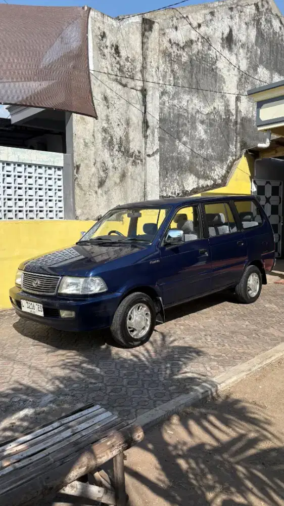 KIJANG LGX 1.8 AT 2000