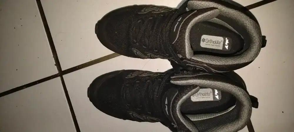 Sepatu arai montreal