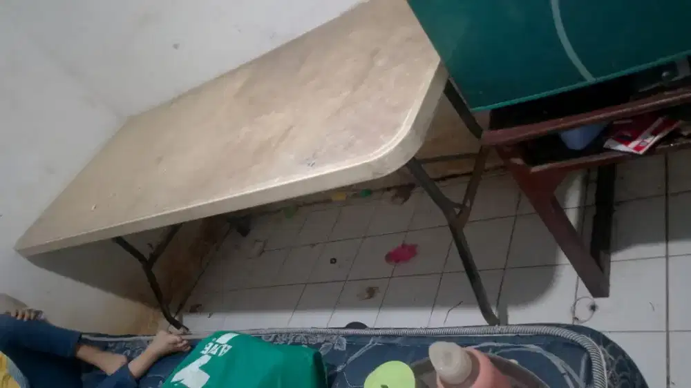 Meja lipat ukuran besar