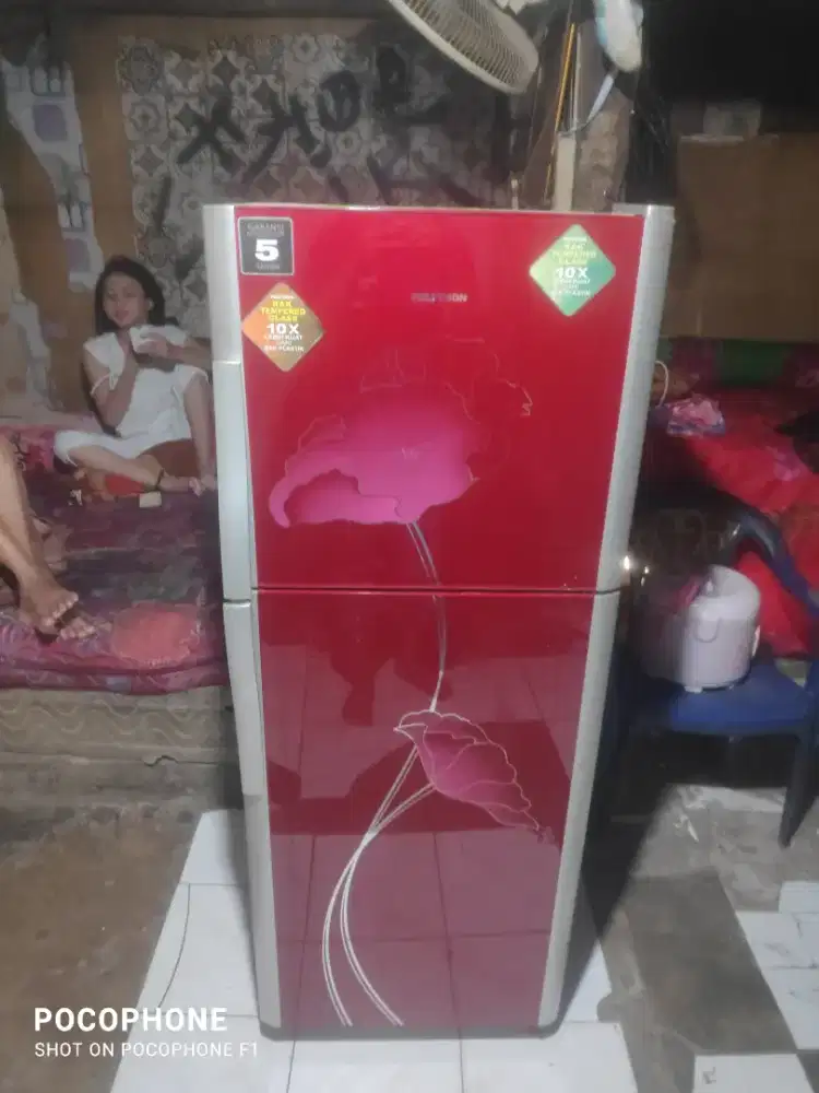 Kulkas merk Polytron tempreglas