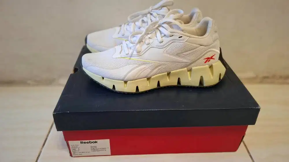 Reebok Zig Dynamica Women Size 37