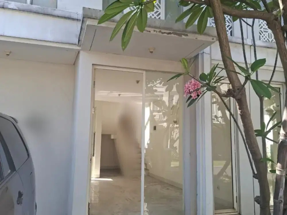 Disewakan rumah siap huni Grand Pakuwon, Surabaya