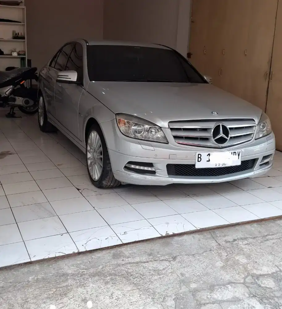 Mercedes-Benz C300 2010 Bensin