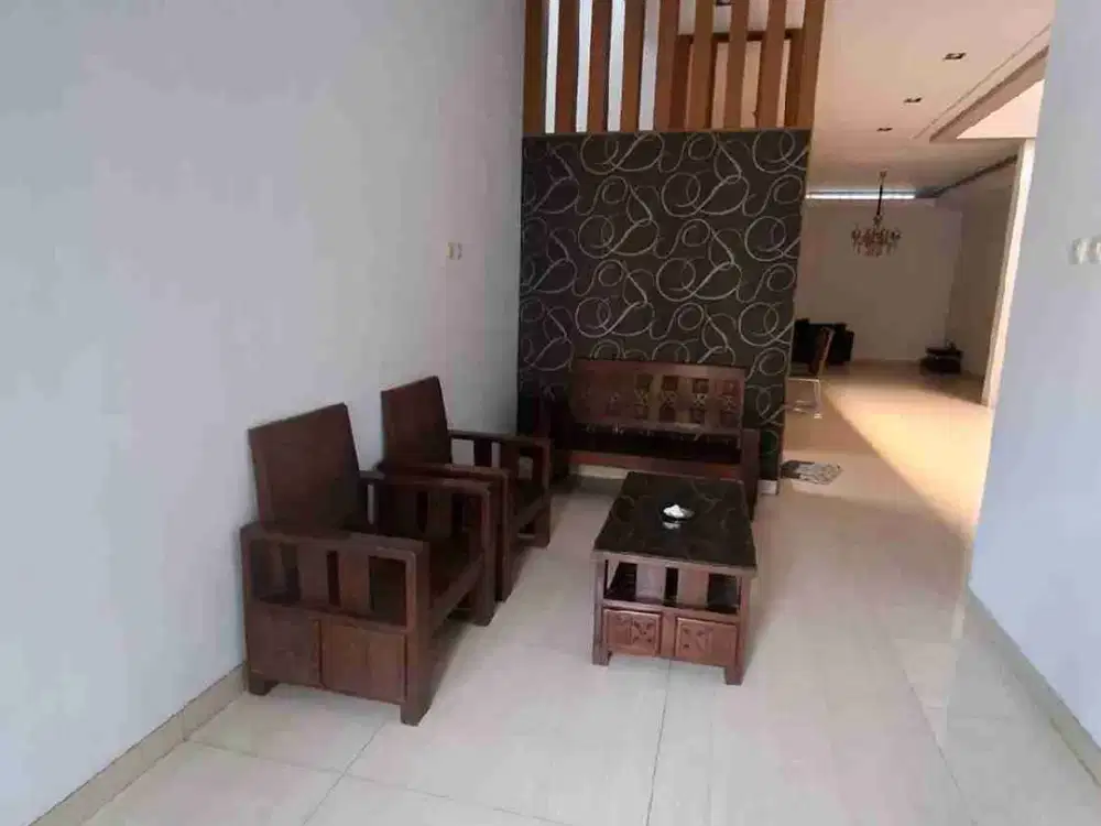 Jual/Sewa Rumah 2 Lantai Siap Huni di Singgasana Pradana Bandung, LT 200 m² LB 300 m²