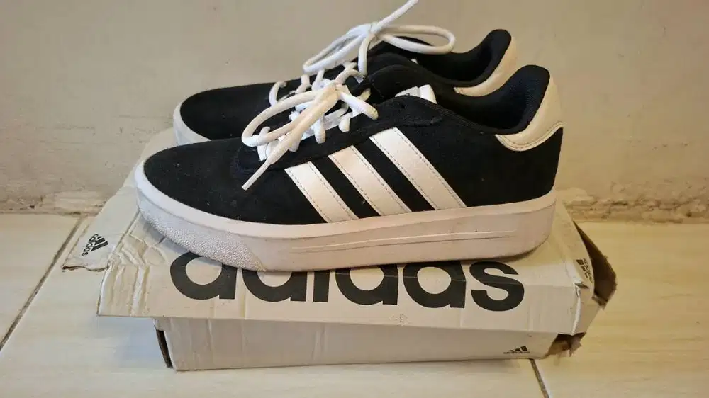 Adidas Court Women size 37