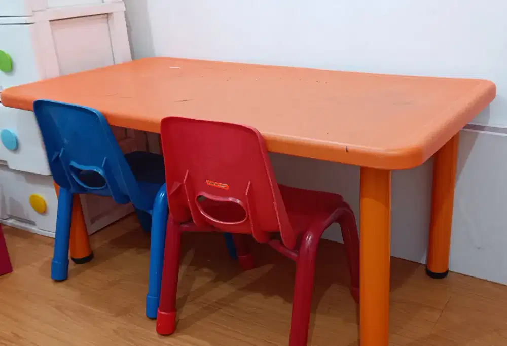meja belajar anak lengkap dengan kursi