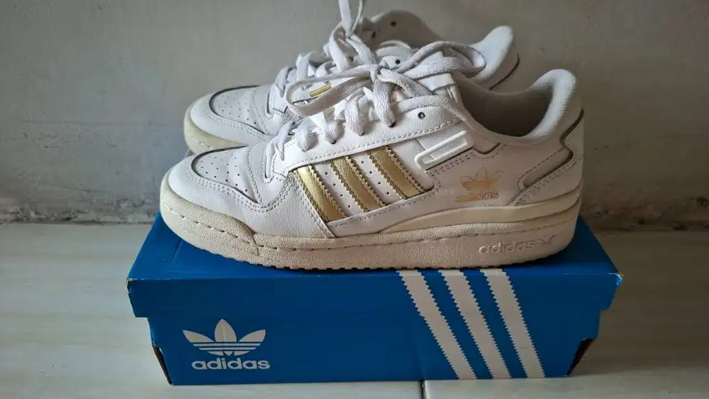 Adidas Forum Low in White size 37