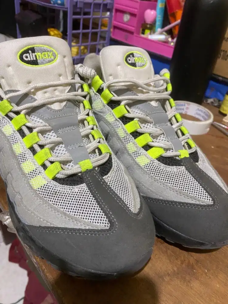 sepatu nike am95 neon