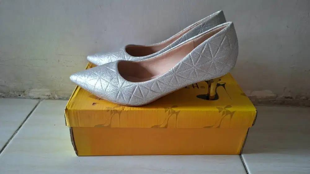 Peter Kezia size 38 silver