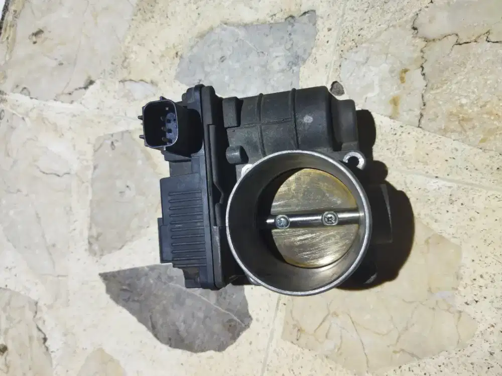 Throttle body Nissan Serena c24