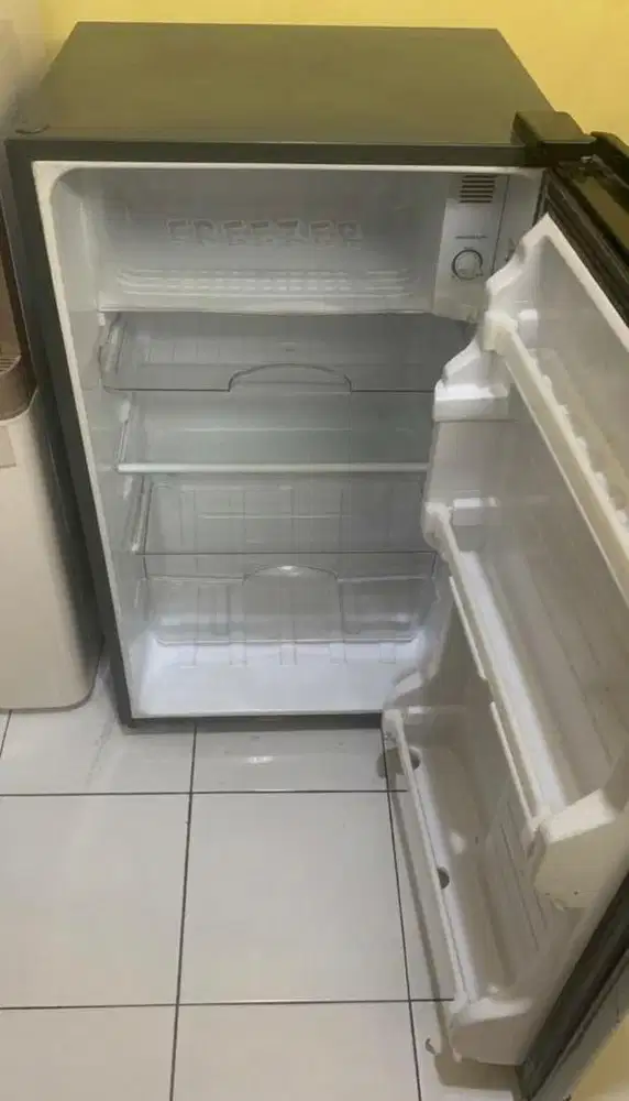 Kulkas Sharp 1 Pintu Hitam