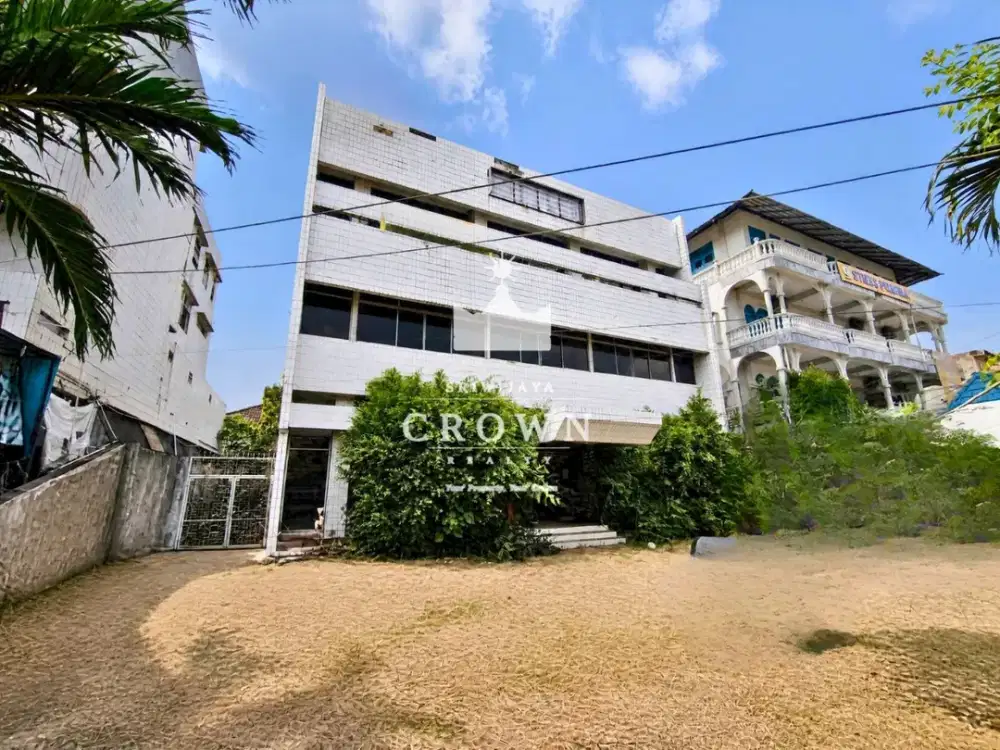 Dijual atau disewakan gedung 3 lantai cocok untuk dijadikan kantor di R.E. Martadinata, Lemabang Kota Palembang