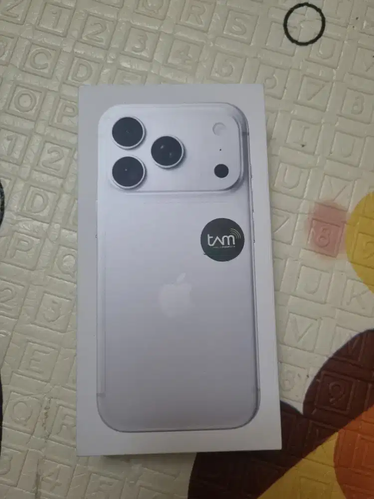 IPHONE 18PRO 256 SILVER