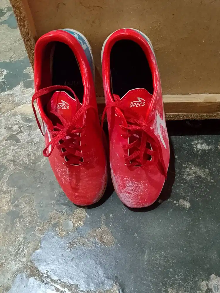 Merek SPECS umur 17