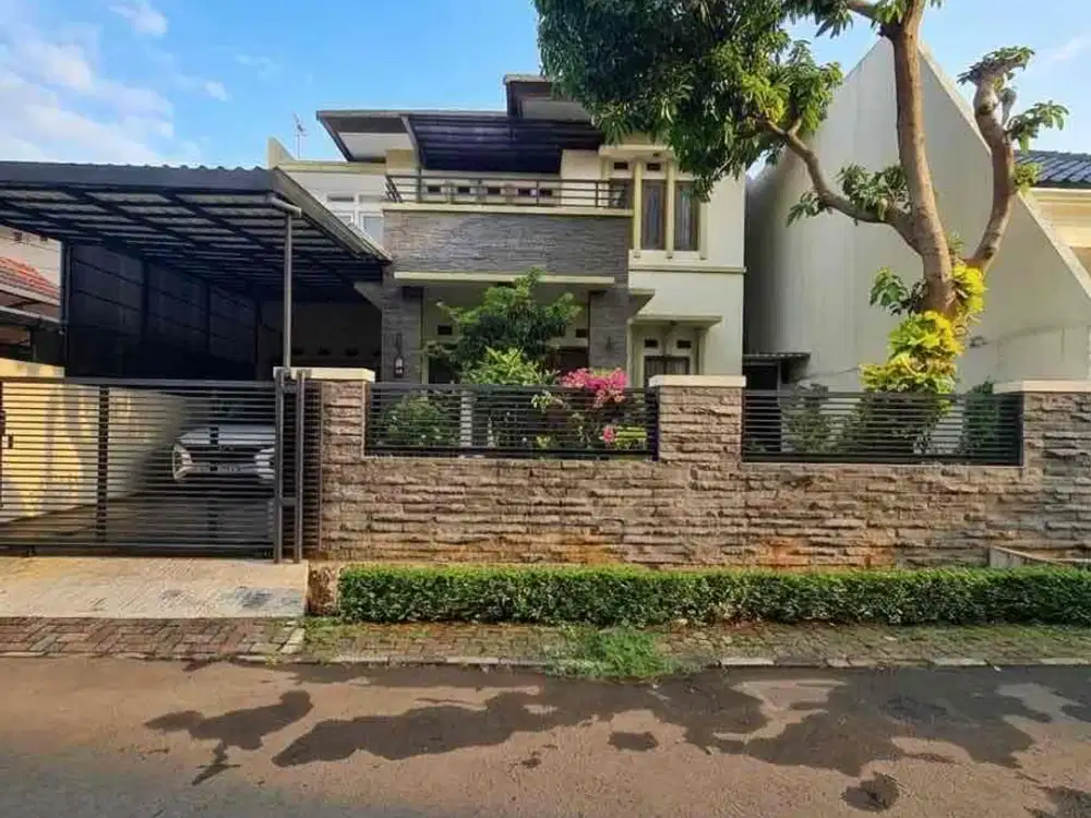 Rumah Dengan Area Taman Luas Di Bintaro Sektor 3