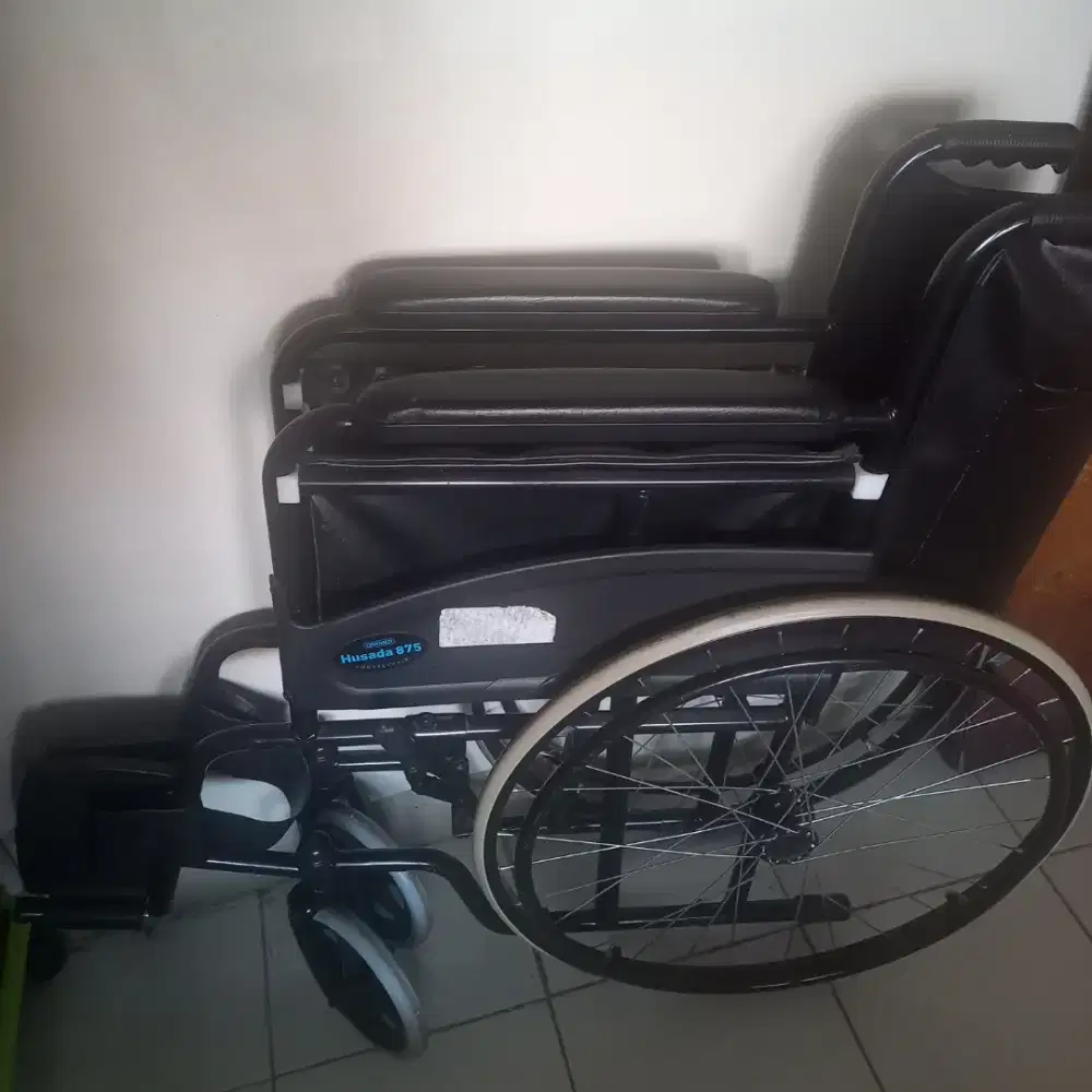 Kursi roda baru di pakai 4x .merk onemed husada.