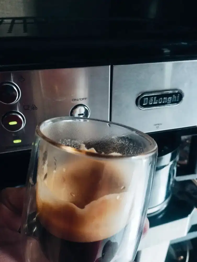 Espresso coffee mesin merek Delonghi Combi belum lama pakai