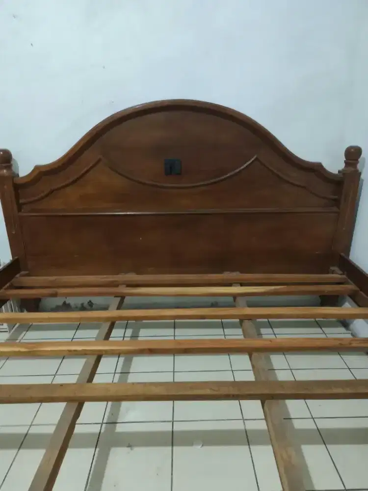 Dipan Kayu King Size